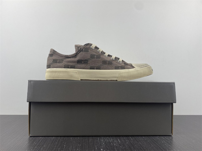 Ba*len*cia*ga sneaker