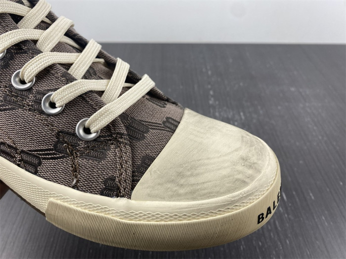 Ba*len*cia*ga sneaker