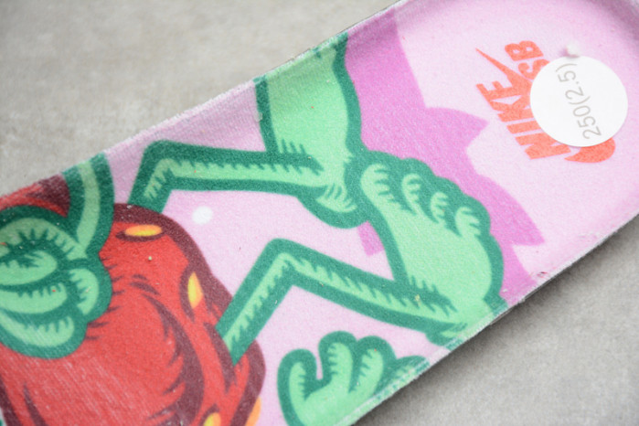 nike sb dunk high strawberry cough cw7093-600