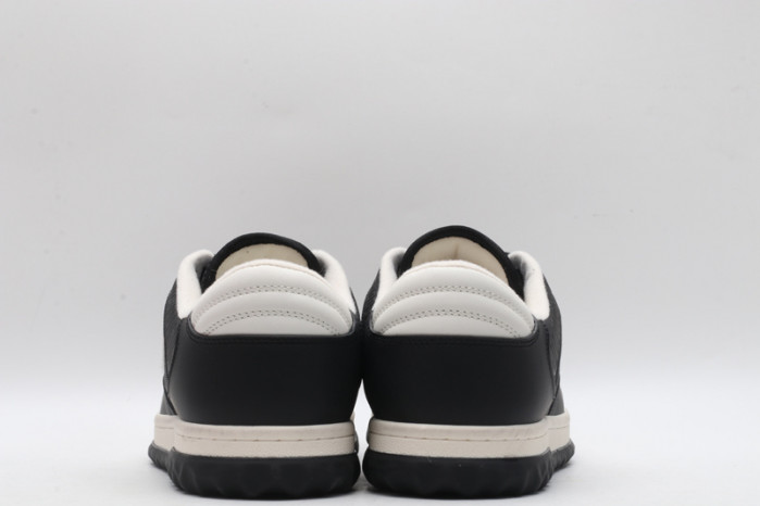 G*u*i* trainer sneaker96