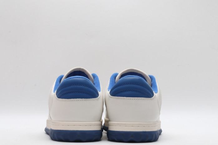 G*u*i* trainer sneaker97