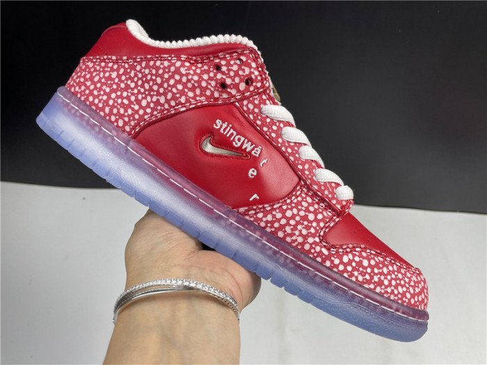 NIKE SB DUNK LOW STINGWATER MAGIC MUSHROOM DH7650-600