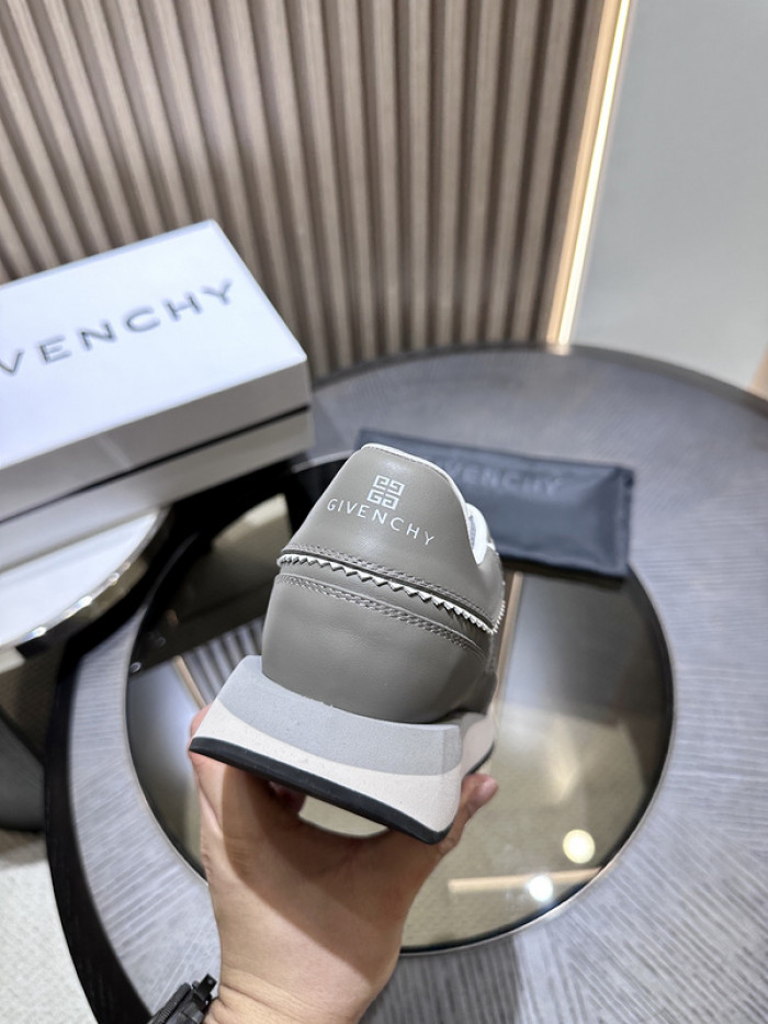 Givenchy Sneakers 660056