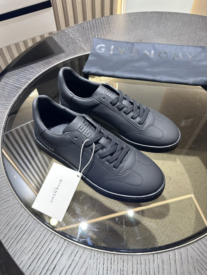 Givenchy Sneakers 660044