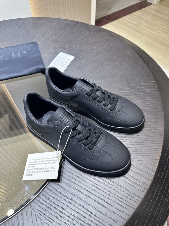 Givenchy Sneakers 660044