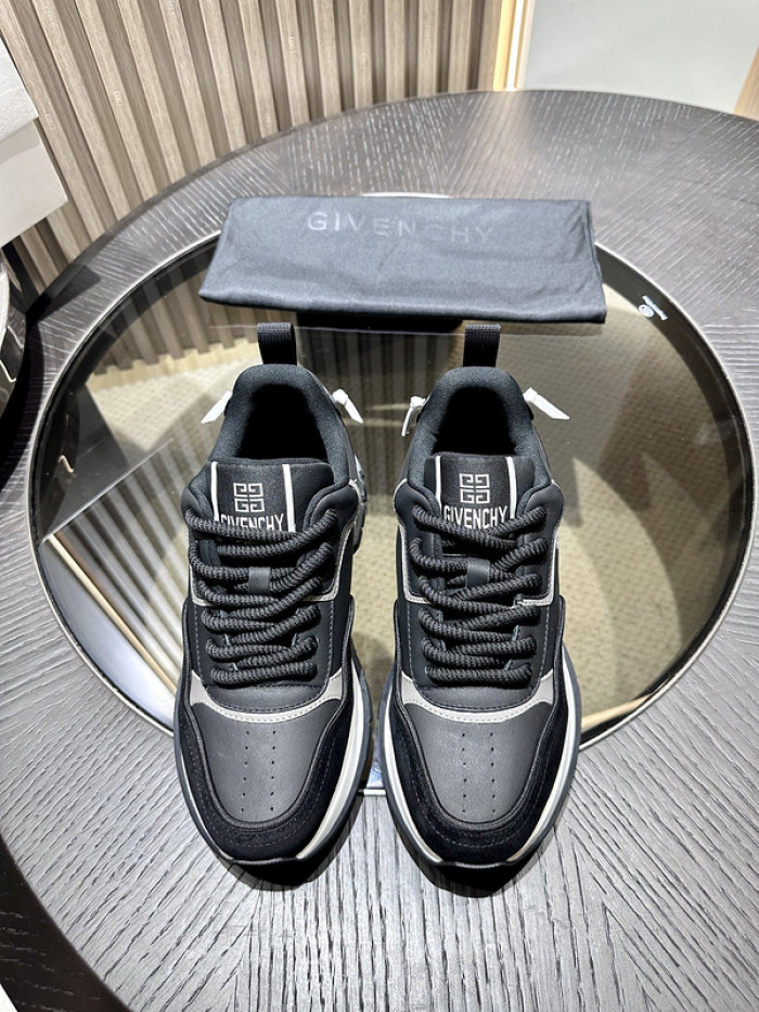 Givenchy Sneakers 660057
