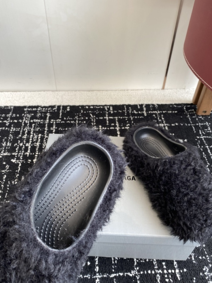 Balenciag* Sandal BS113