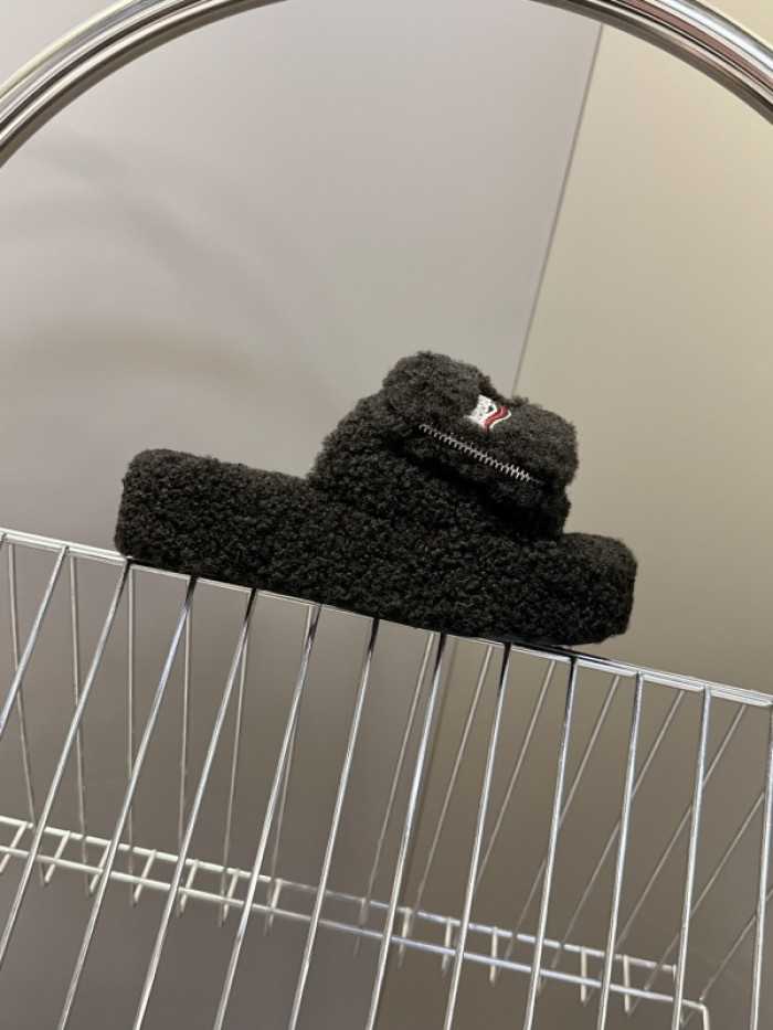 Balenciag* Sandal BS89