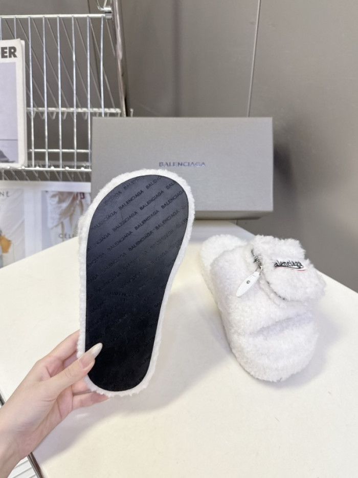 Balenciag* Sandal BS84