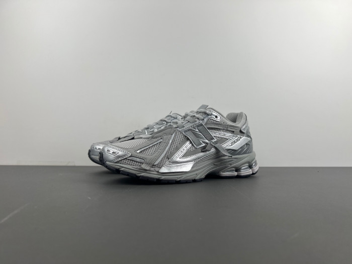 New Balance 1906A Concrete Silver Metallic M1906AG